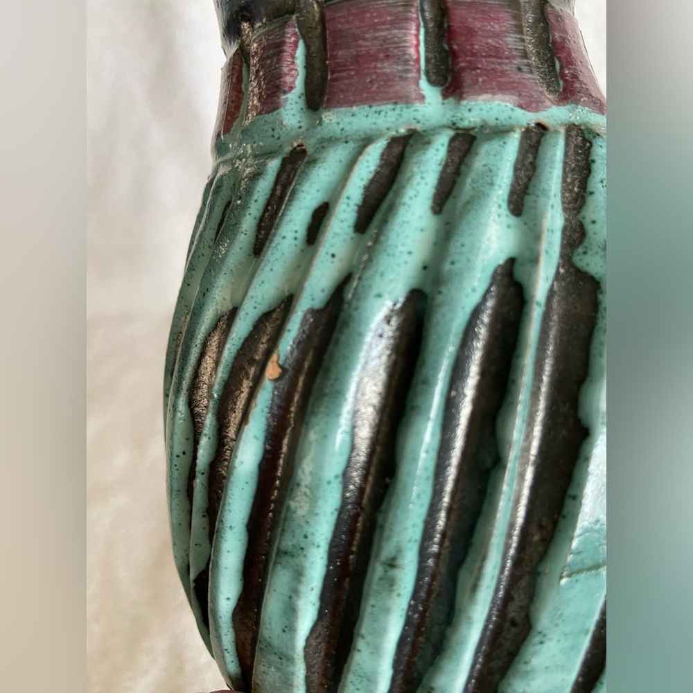 🩷 Vtg ITALIAN Hand Made POTTERY VASE Carved Designs in TEAL/BURGUNDY/Metallic Bl - Picture 10 of 11